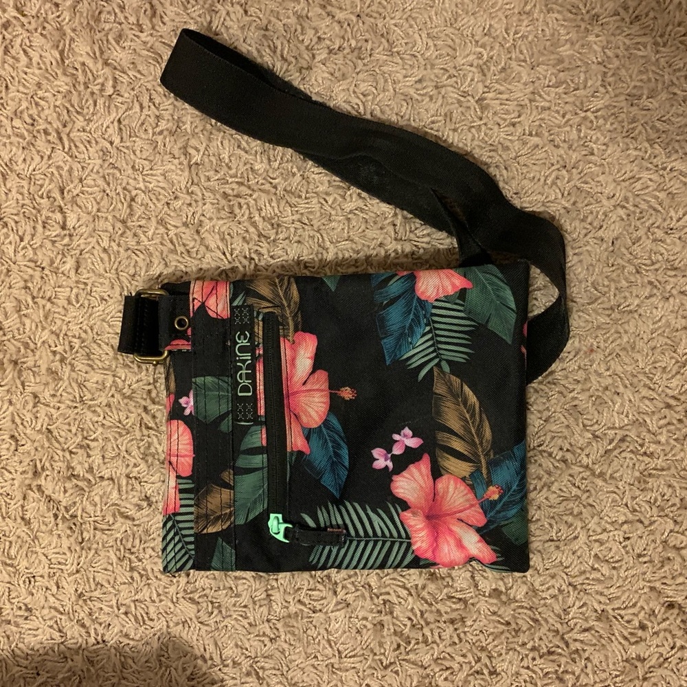 Dakine crossbody bag